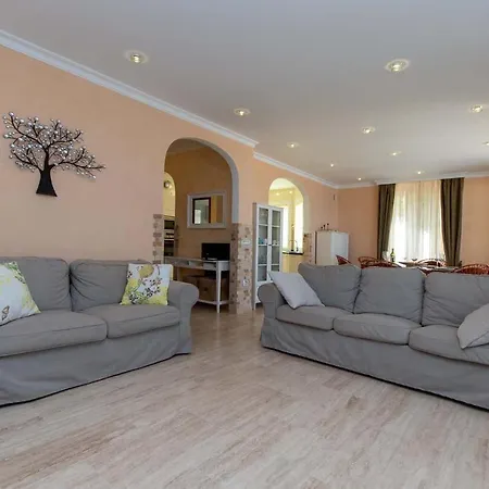 Parque Tropical 5 - Three Bed Arona (Tenerife)