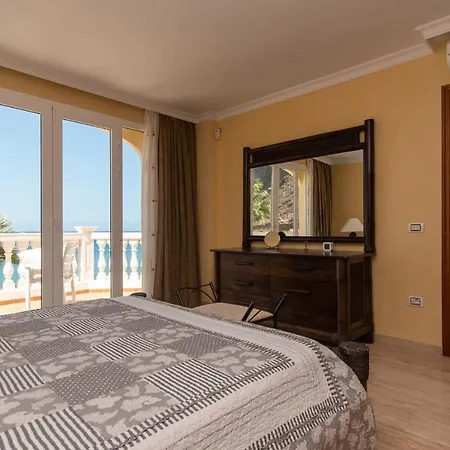 Parque Tropical 5 - Three Bed Arona (Tenerife)